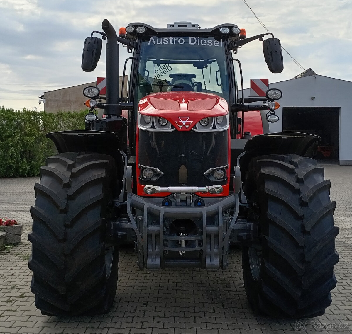 Traktor Massey Ferguson MF 8735S DynaVT S5 EXCLUSIVE - 3