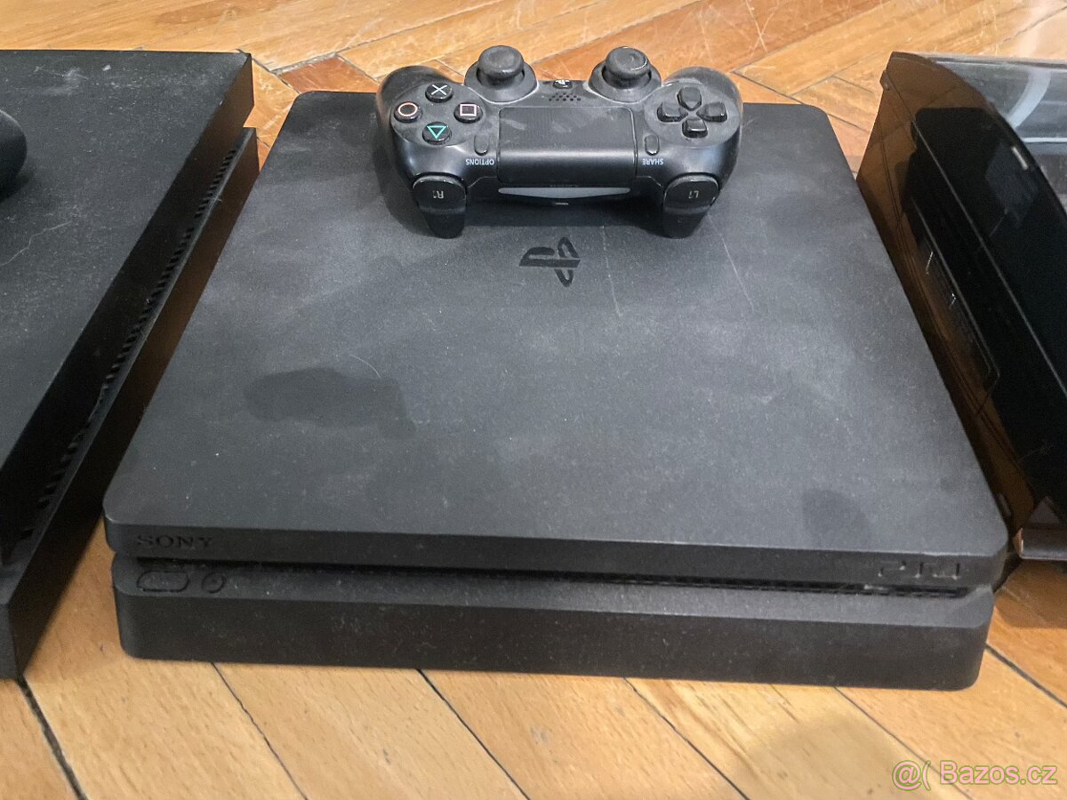 PlayStation 3 + 2× PlayStation 4 + 3 ovladače – prodej možný - 3