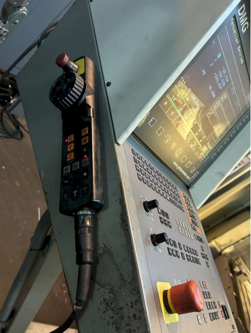 Obráběcí centra - pětiosá DMU 60T - 3