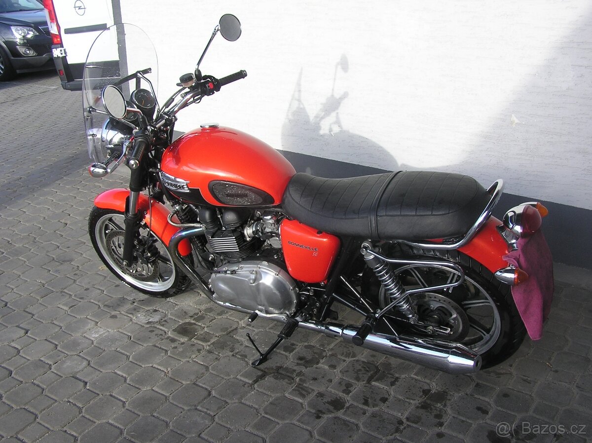 Triumph Bonneville T100 SE - 3