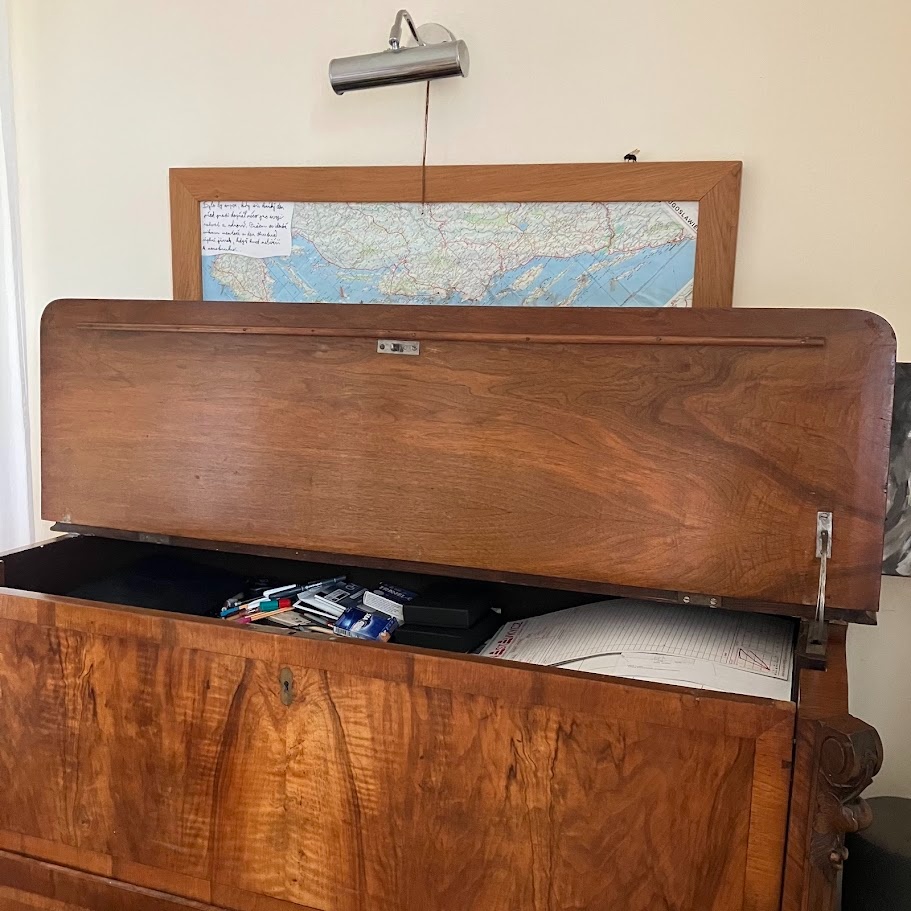 Komoda s intergrovaným psacím stolem - 3