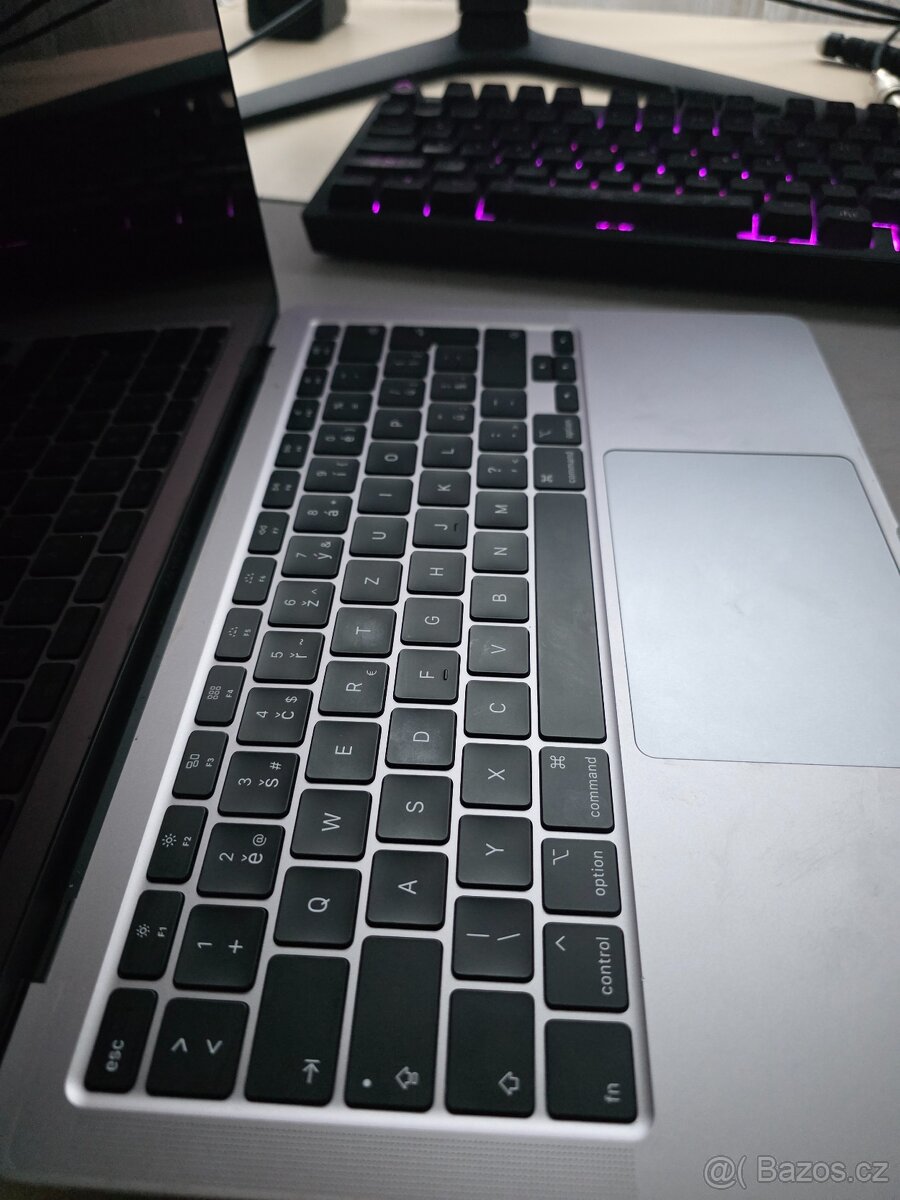 NEFUNKČNÍ MacBook Air 13 s i3 (2020) - 3