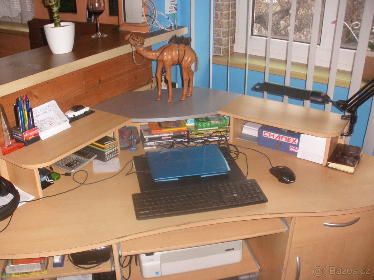 Rohový PC stůl - 3