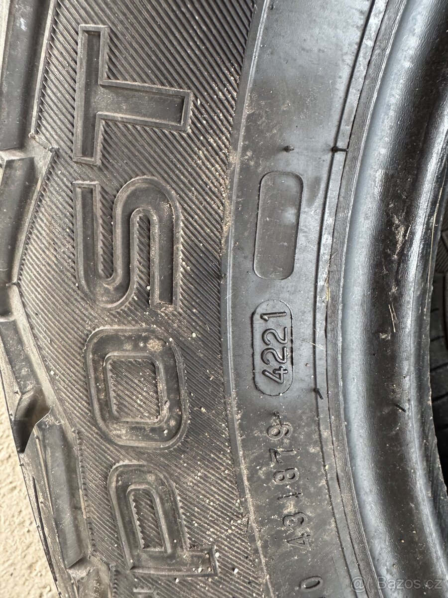 Celoroční pneu Nokian 215/70R16 - 3