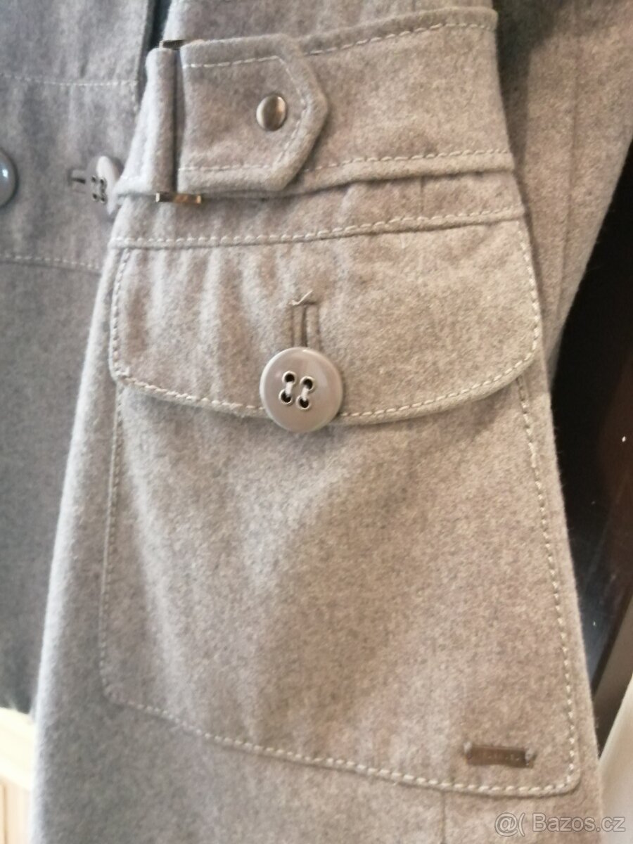 Prodám krásný a slušivý kabát RESERVED vel 40-420-42 - 3