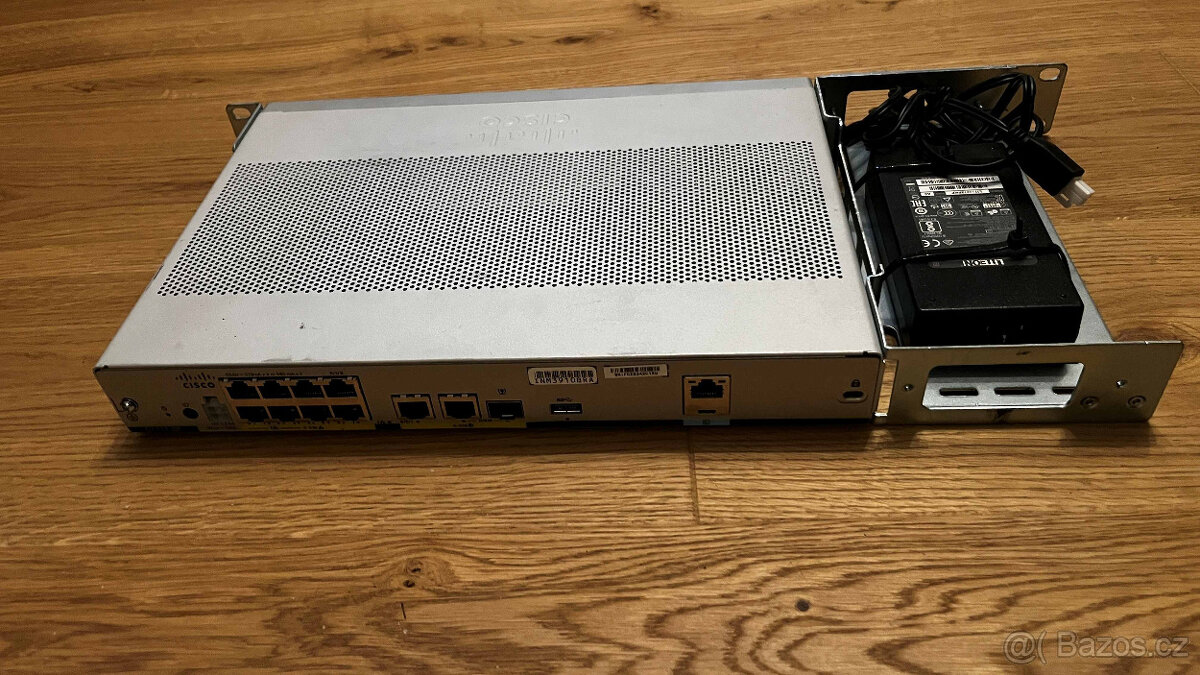 Router Cisco C1111-8P vcetne security licence - 3