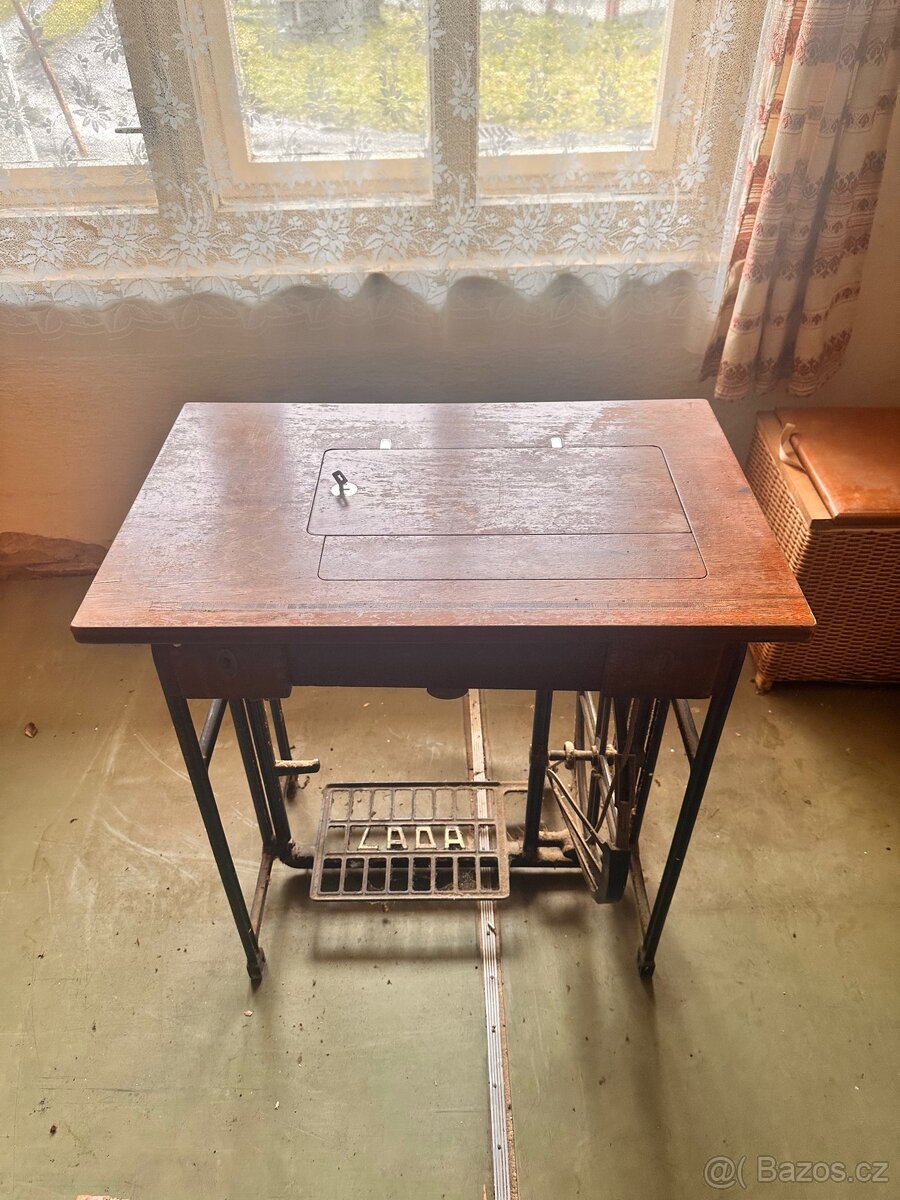 Prodám šicí stroj Lada - 3