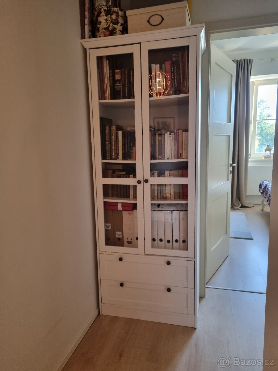 Knihovna / vitrína XXXLutz - 3