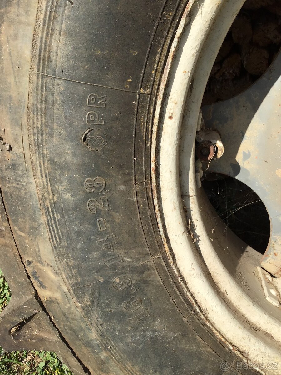 Zadní pneu 16,9-28 - 3