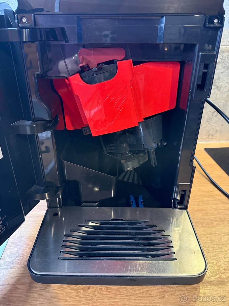 Automatický kávovar SIEMENS EQ 300 TF303E09 - 3