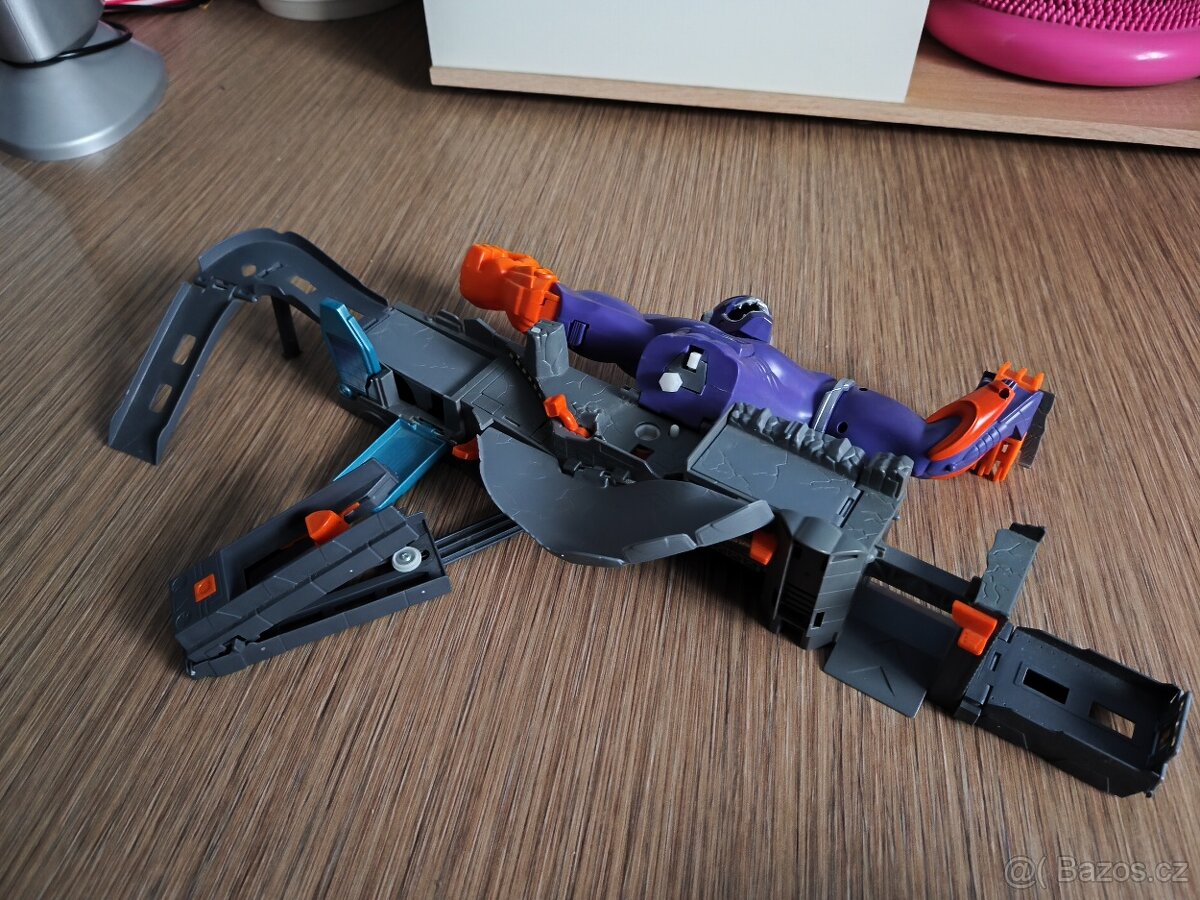 HotWheels beast bash - 3