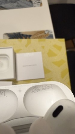 Airpods pro 2nd gen na díly - 3