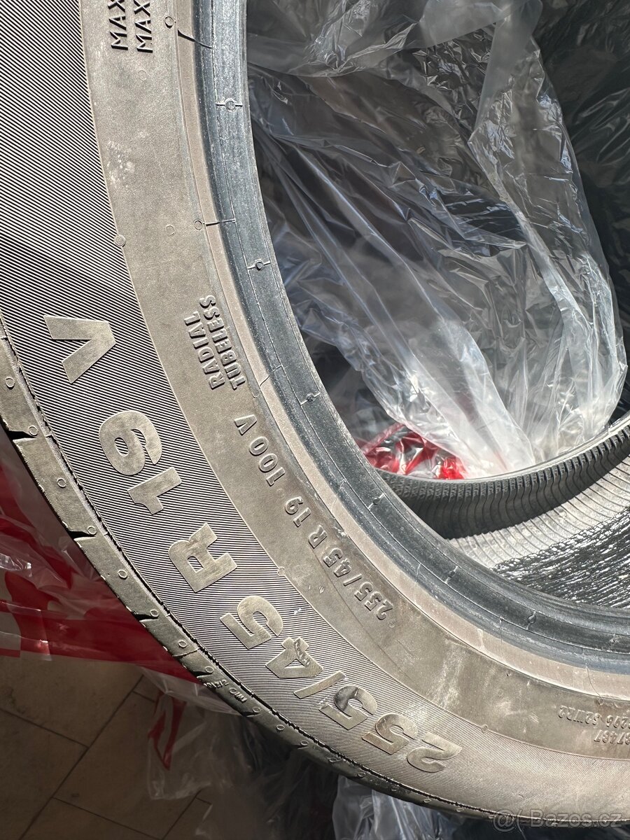 Letni pneu 255/45/19 - 3