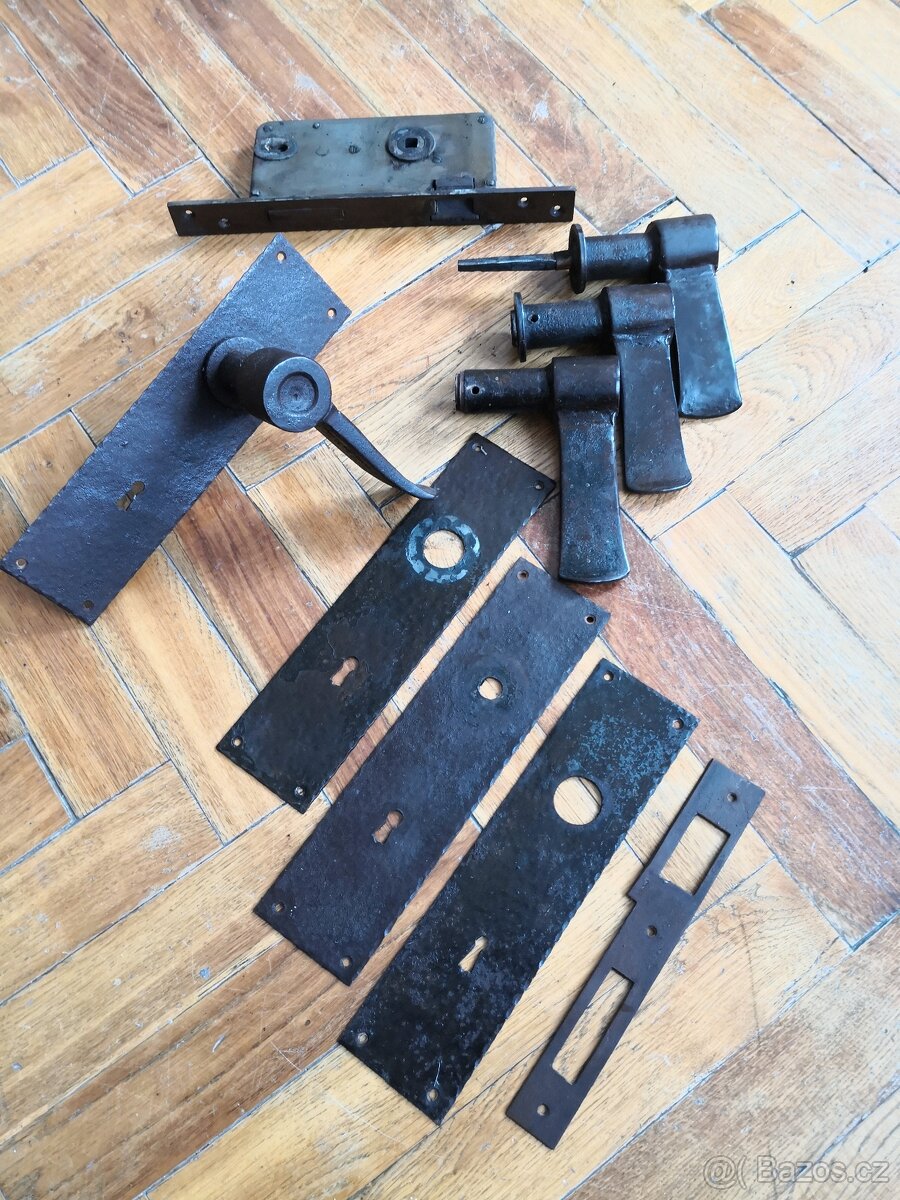 Kované kliky + štítky k vratům - 3