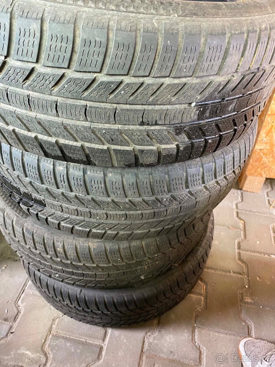 Pneu 215/55 R17 - 3