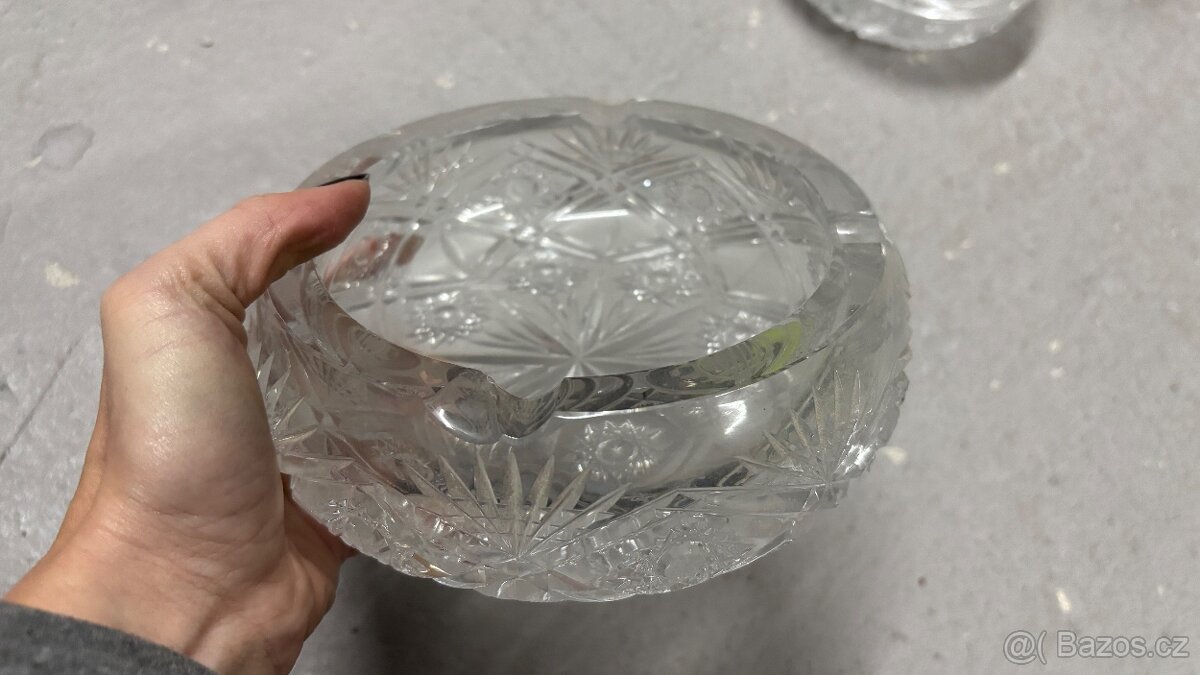 Broušené sklo 2x váza, popelník a miska s víčkem - 3