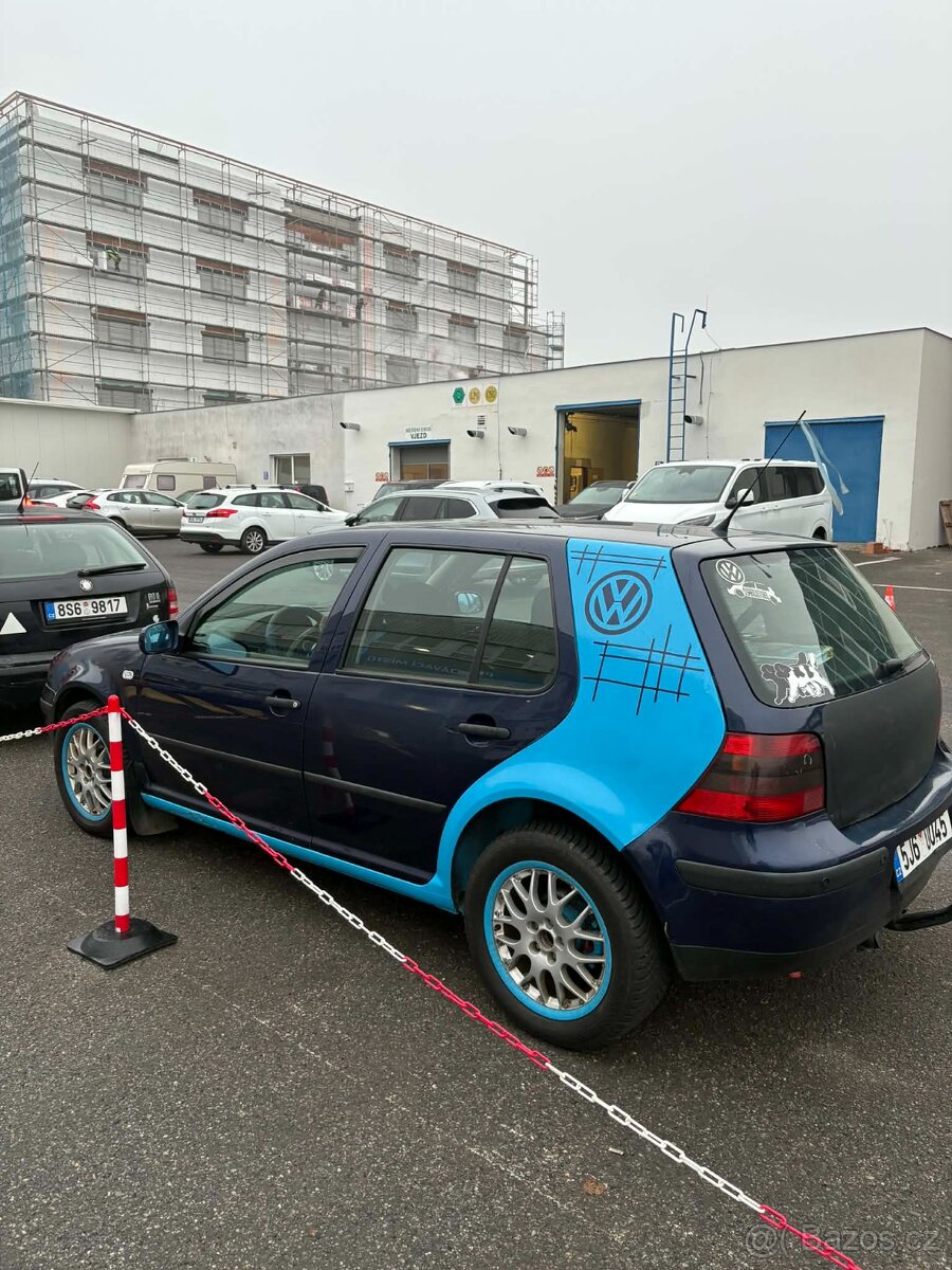 Volkswagen golf - 3