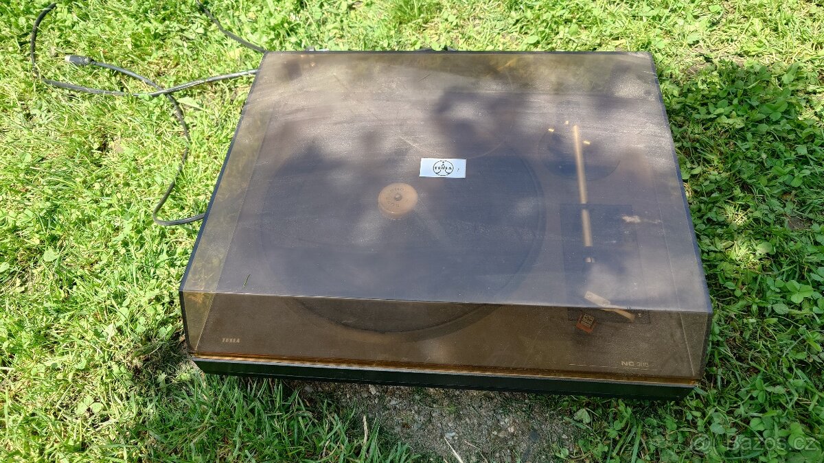 Gramofon tesla NC300 - 3