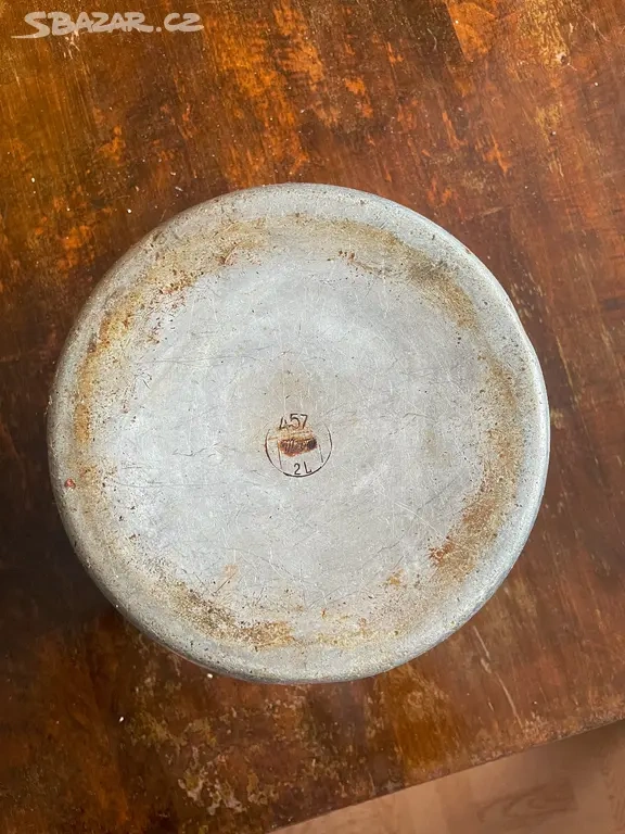 Staré smaltované poklice, hrnec, misky, mlékovar - 3