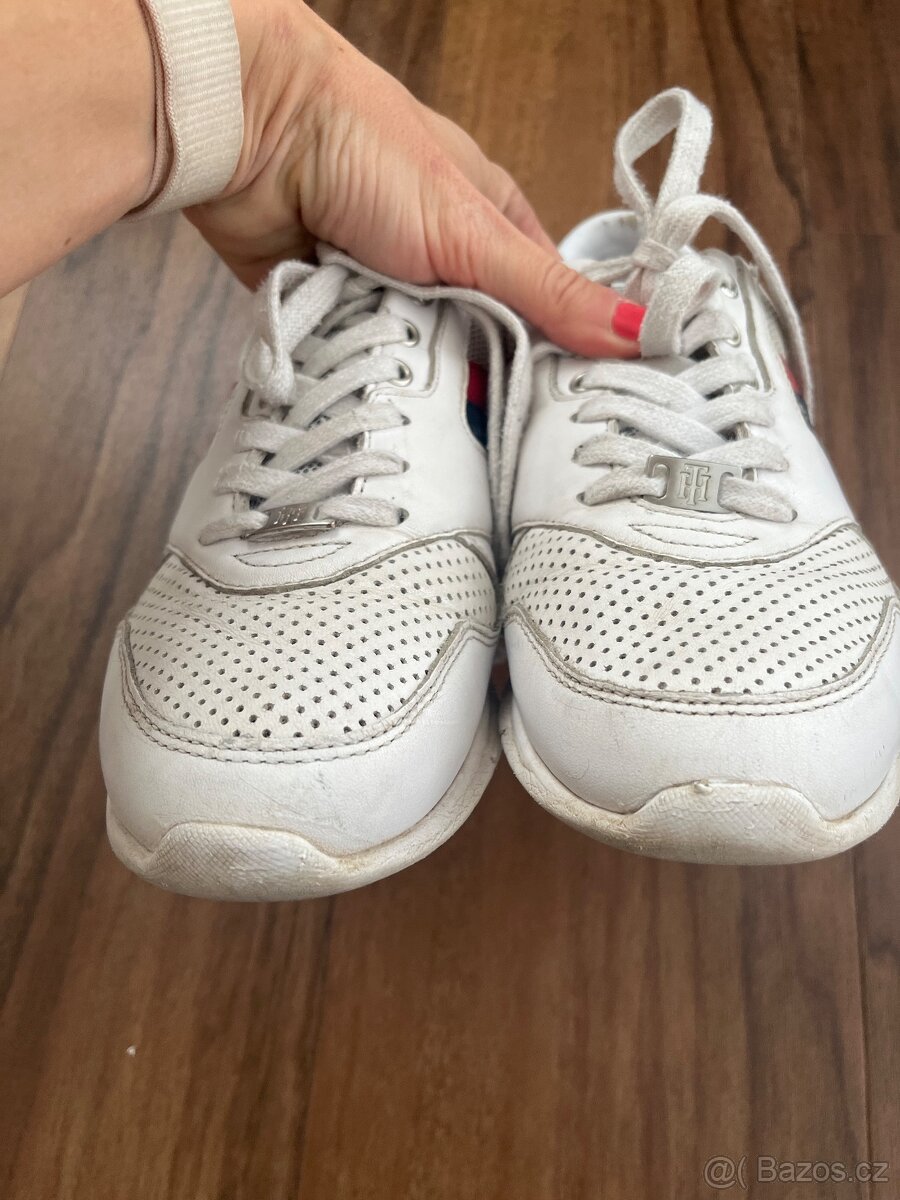 Kožené bílé tenisky Tommy Hilfiger - 3