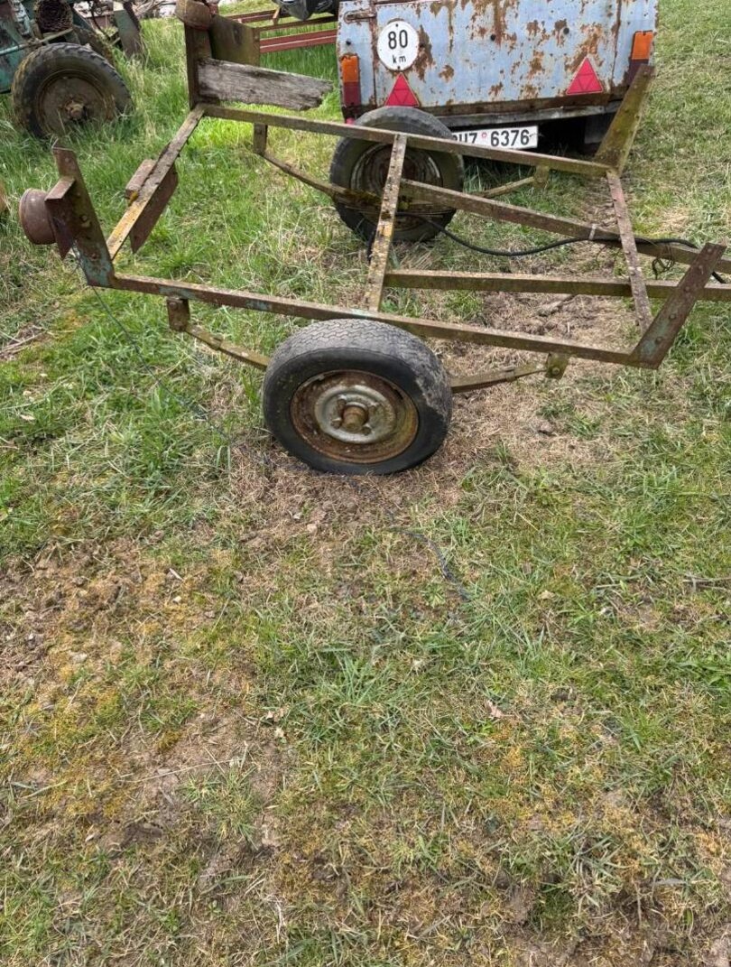 3 přívěsné vozíky - 3