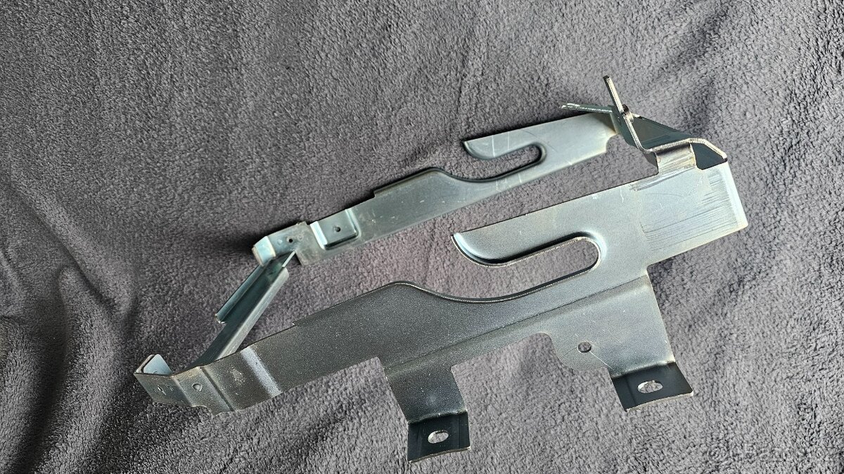 Držáky chladičů Mercedes/ Mercedes cooler bracket - 3