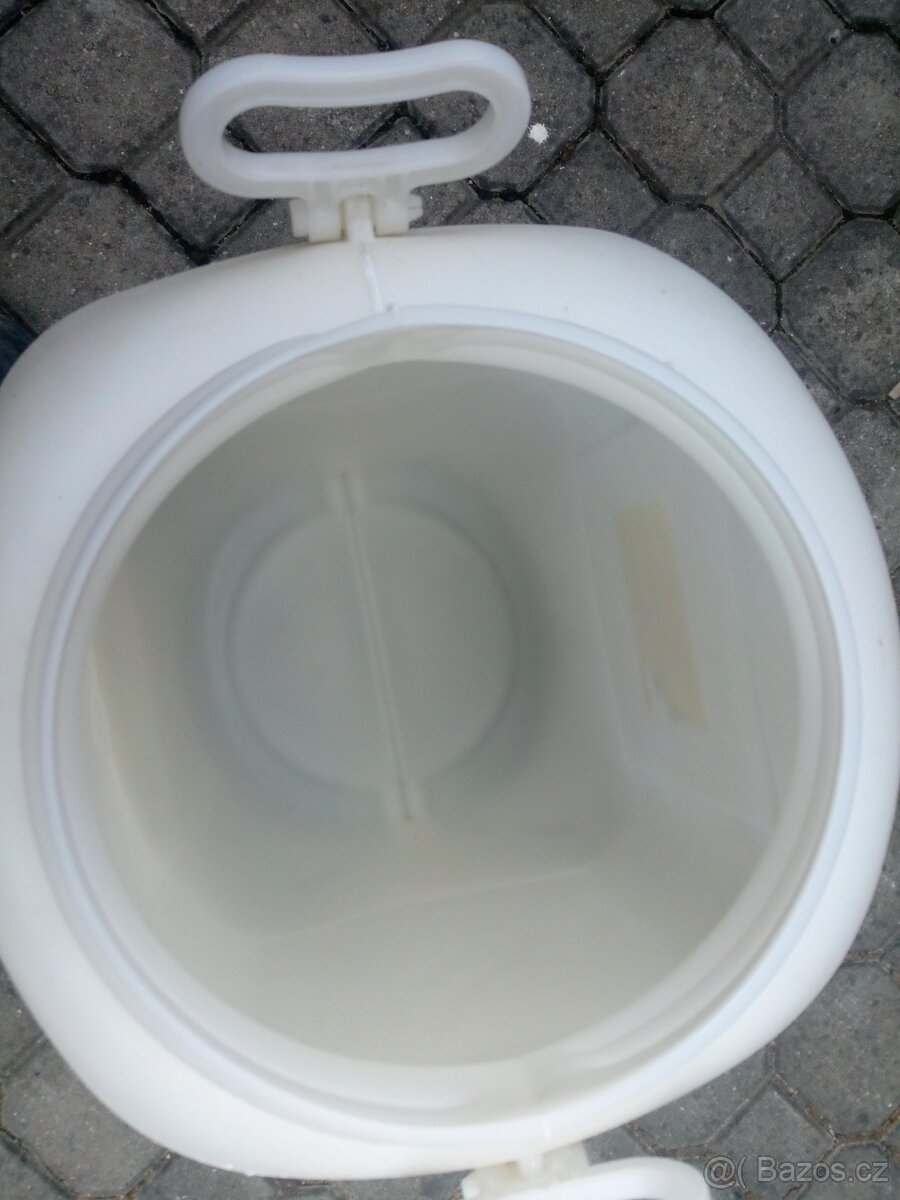 Plastové sudy s víkem o obsahu 55 litrů - 3