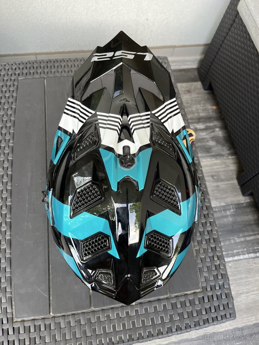LS2 enduro helma