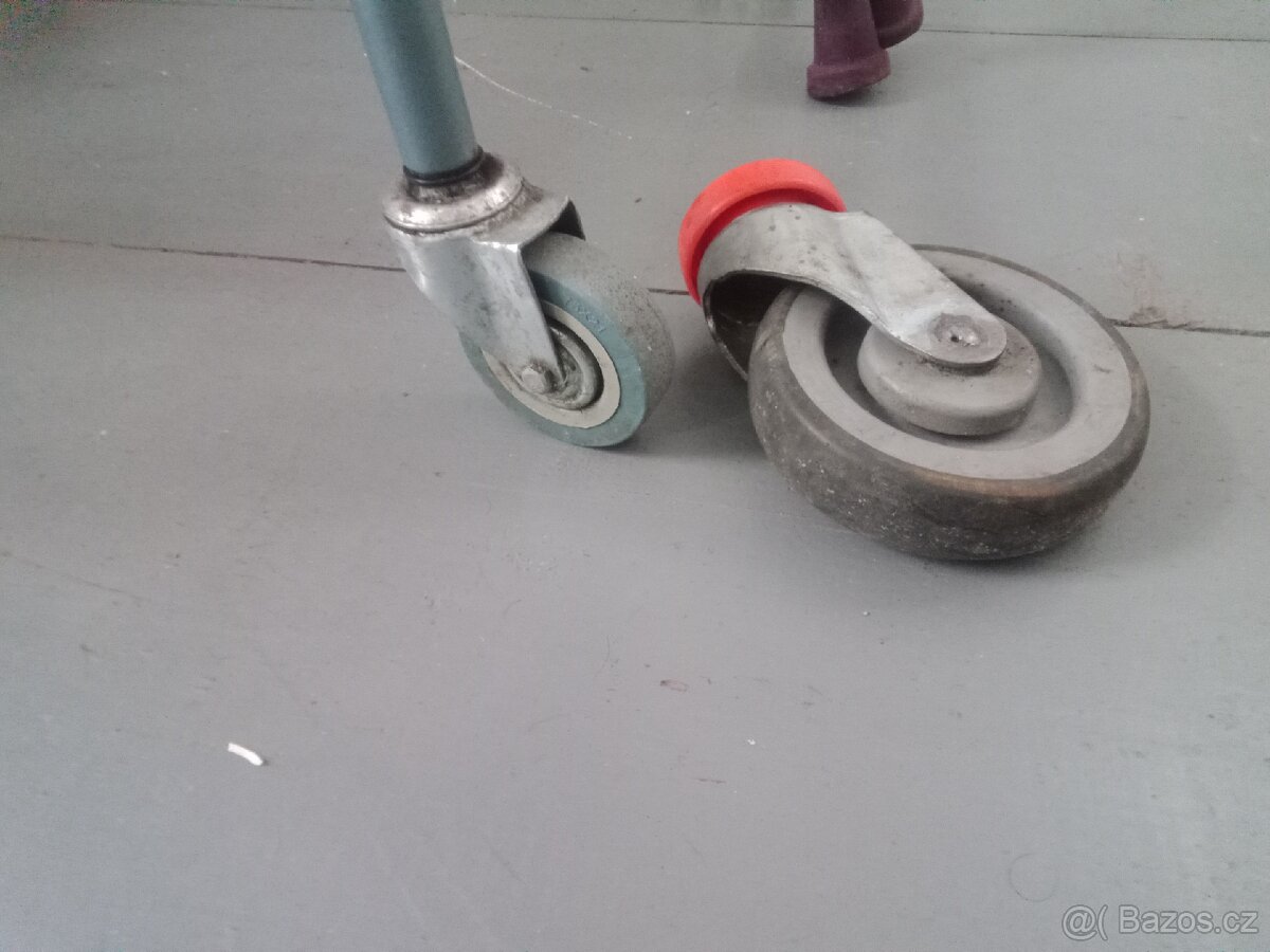 Chodítko na kolečkách, židle WC, sedák na vanu - 3