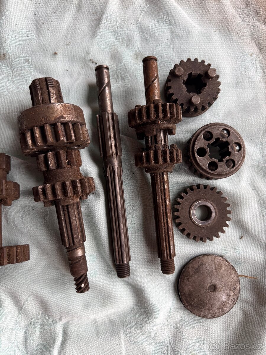 Jawa 500 OHC - díly převodovky - 3