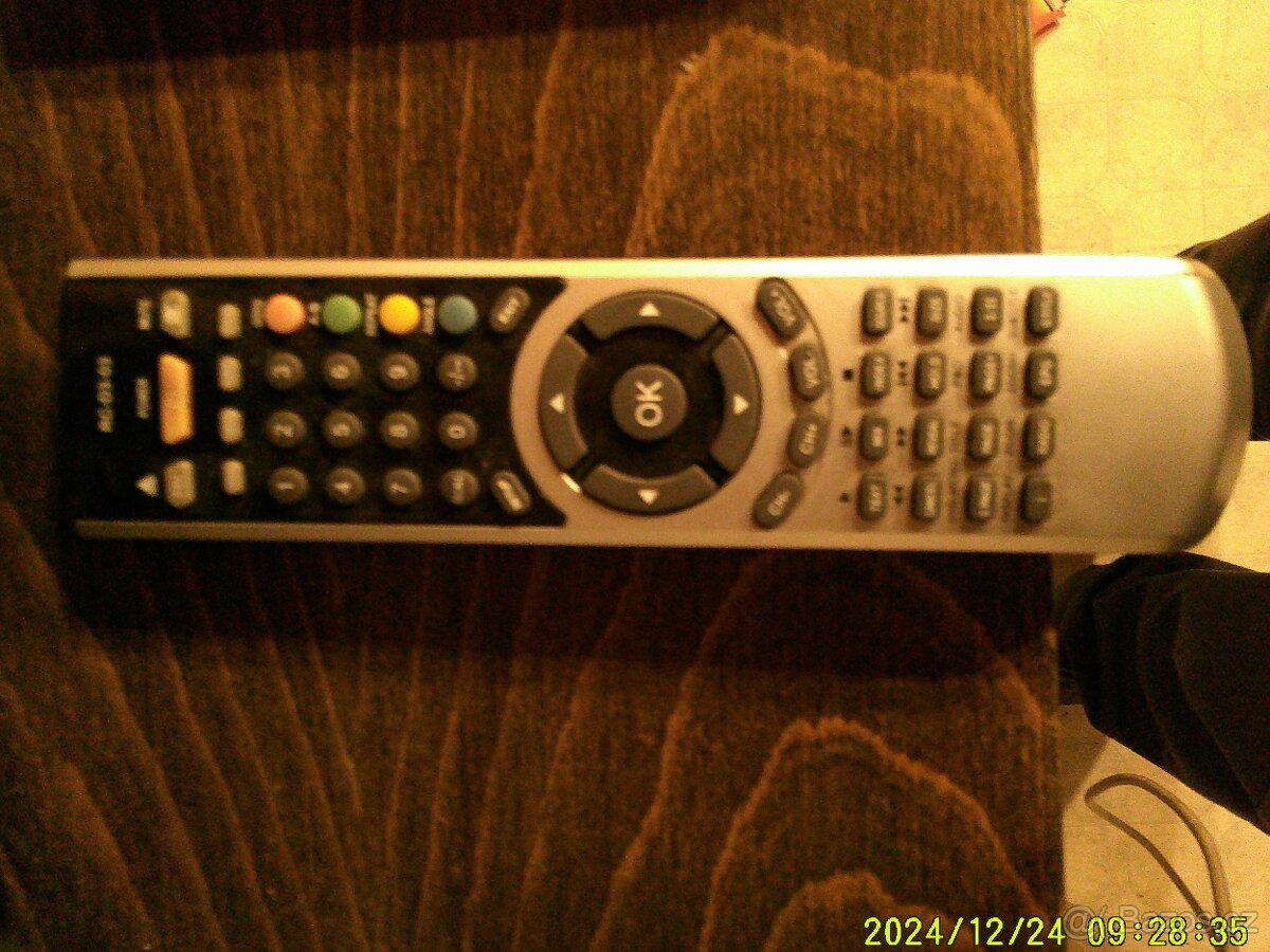 TELEVIZOR TECHNIKA NA 12V I 230V - 3