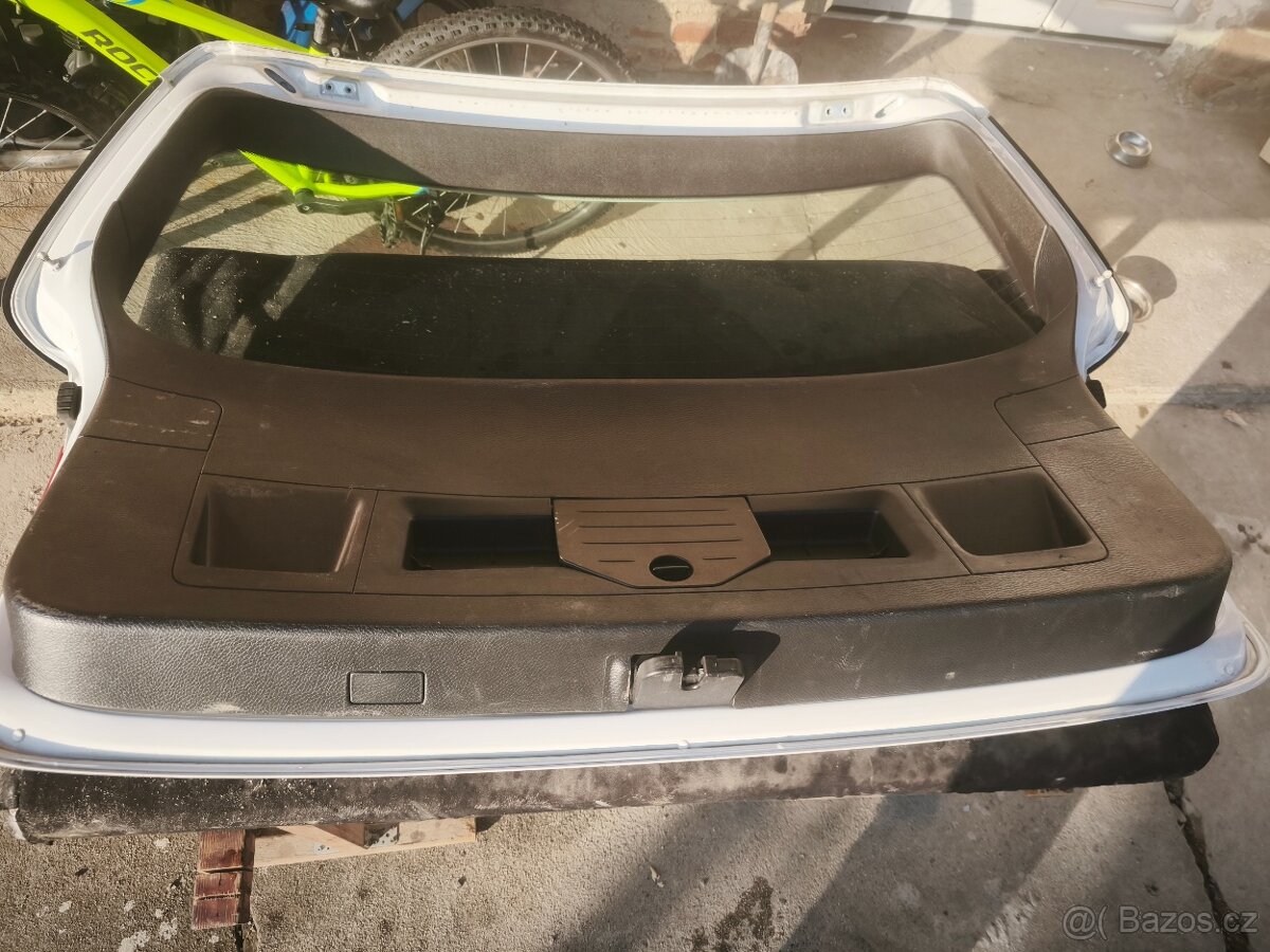 Páté dveře, víko kufru Passat B7 - 3