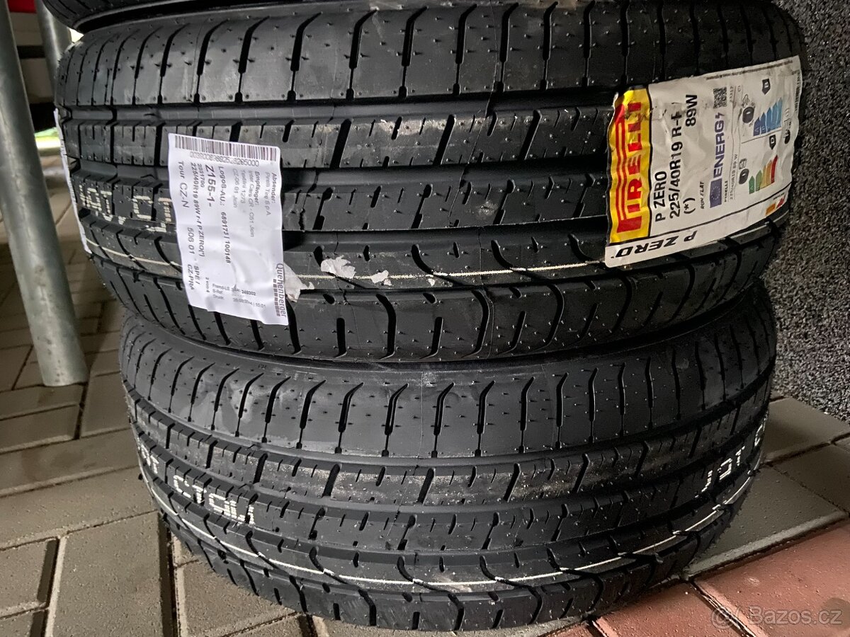 2x Pirelli P Zero 225/40/19 89W Run Flat - 3