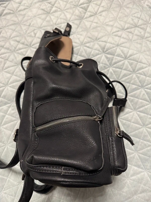 Černý dámský koženkový batoh - 3