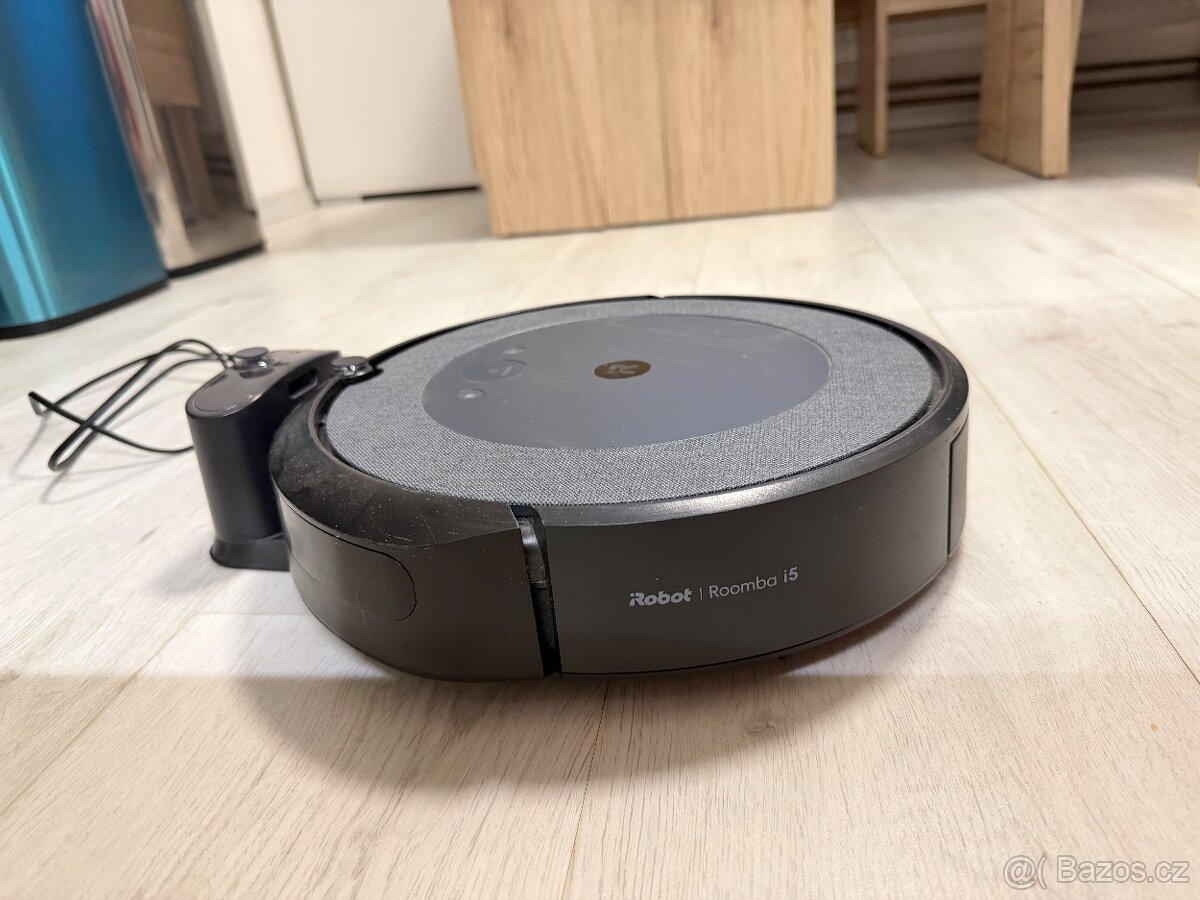 Robotický vysavač iRobot Roomba i5 - 3