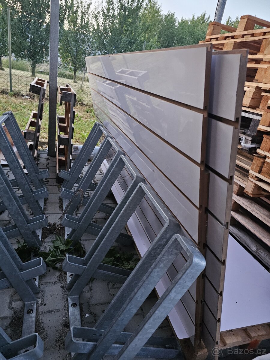 Panely s drážkami na zavěšení zboží - 3