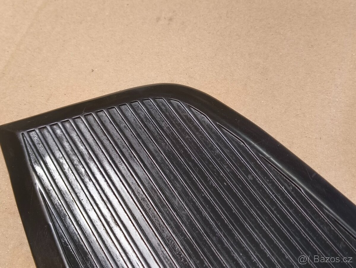 Nákolenice gumové boky nádrže ČZ 125 175 477 476 Aprilia - 3