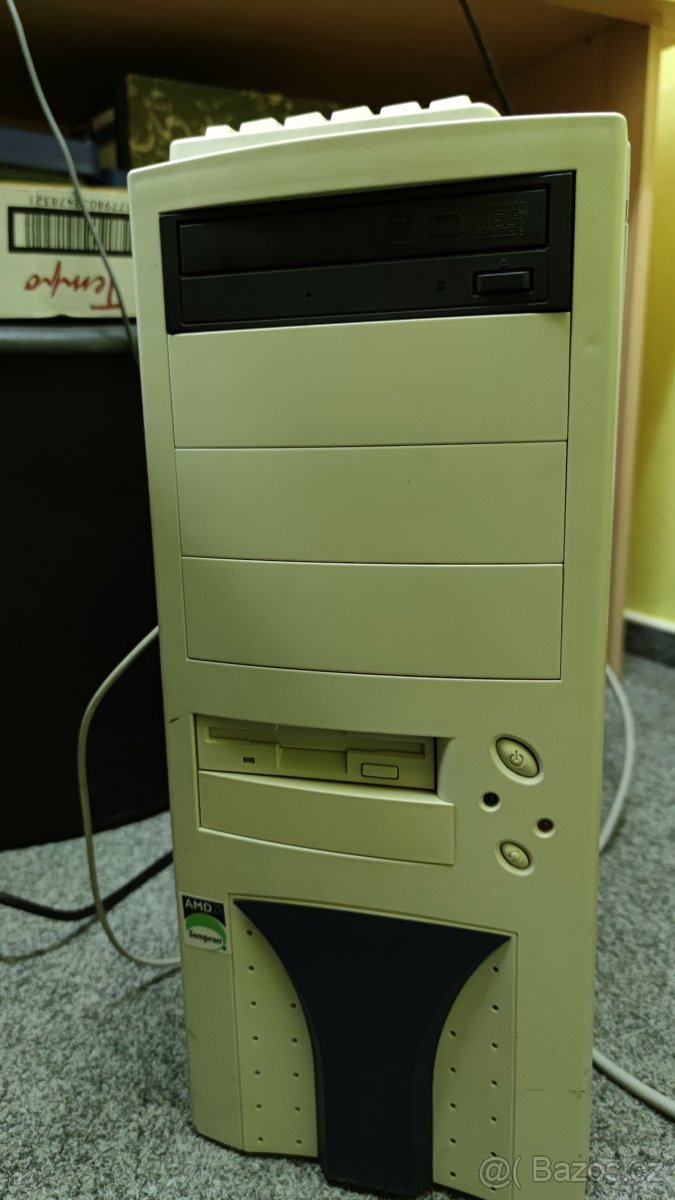 Stolní počítač AMD Sempron Procesor 2800 1.33GHz, 496 MB RAM - 3