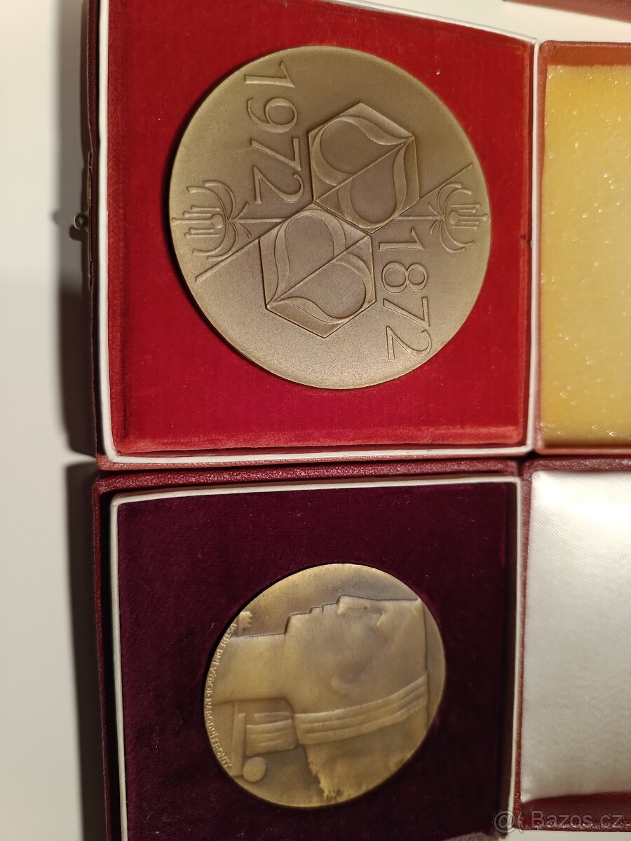 Staré krabičky a plakety - 3