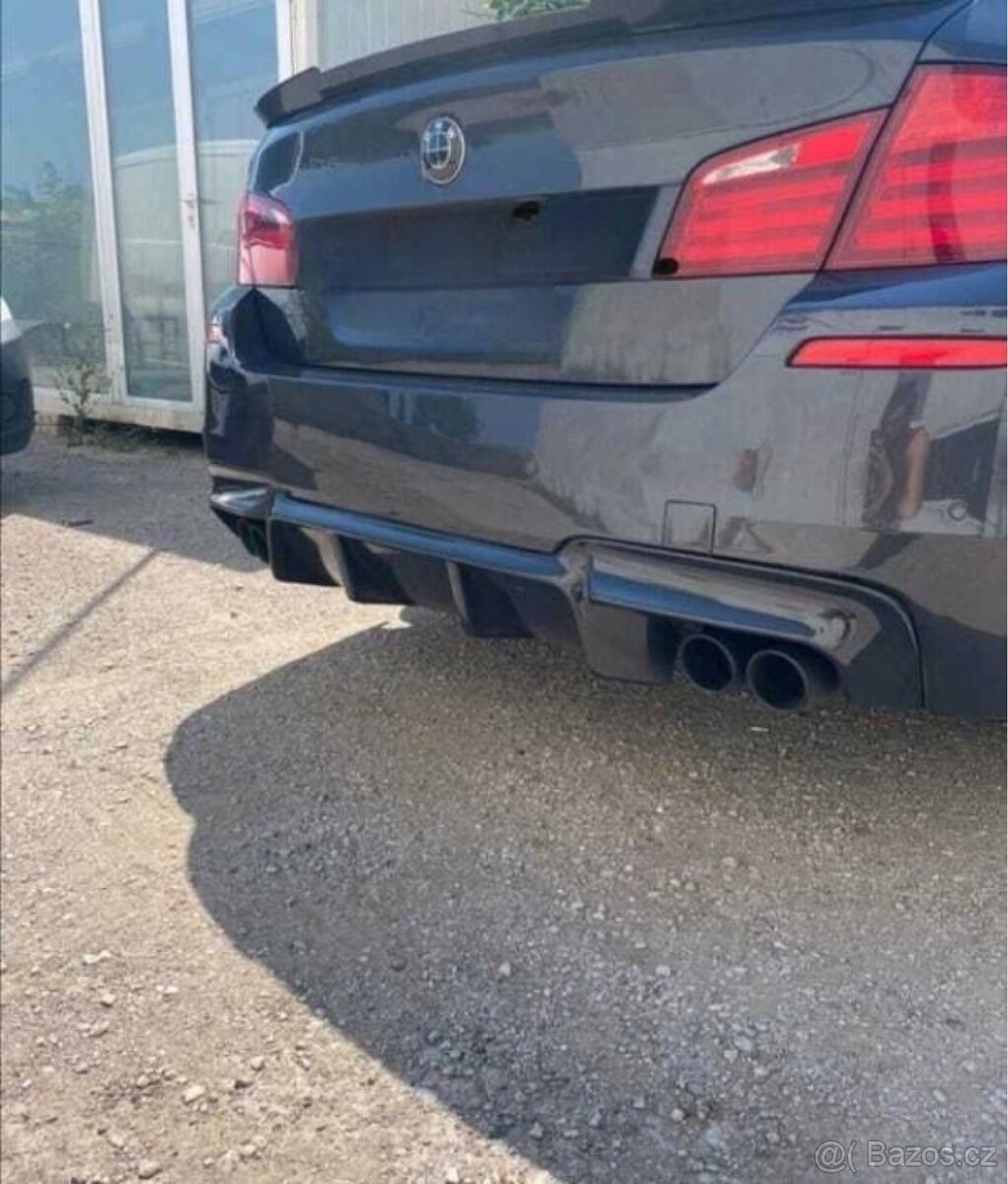 Difuzor zadního nárazníku BMW F10 F11 – Černý lesk - 3