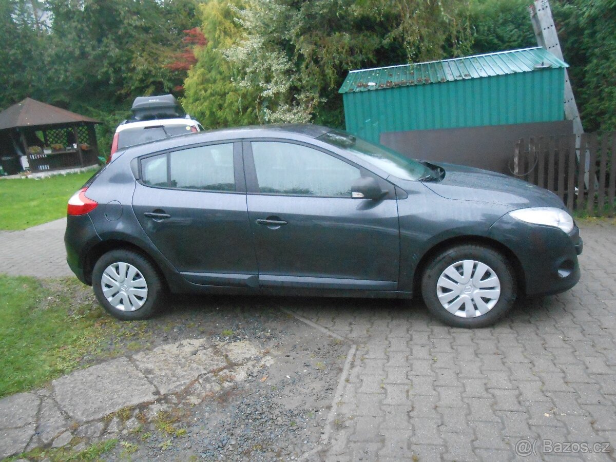renault megan 1,6 /74kw benzin najeto 109t km rok 2011 - 3