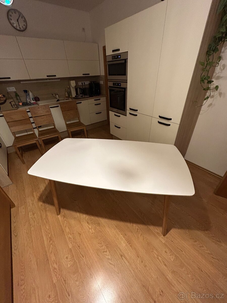 Jídelní stůl - 3