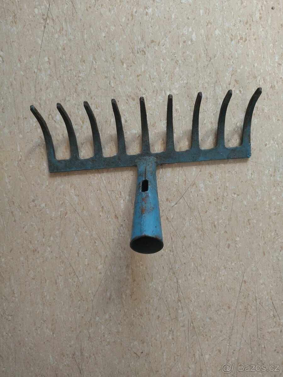 ZAHRADNICKÉ NÁŘADÍ - 3