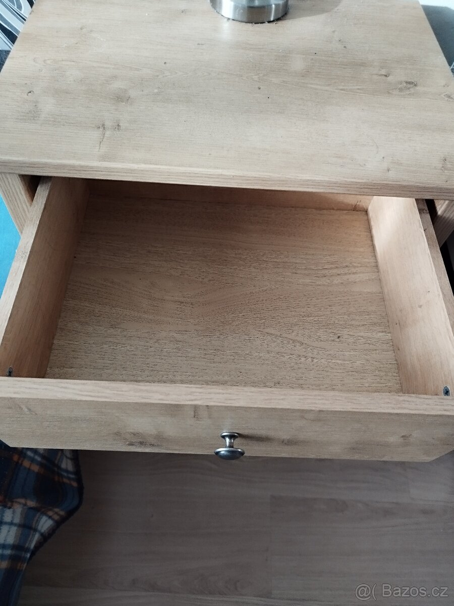 Větší noční stolek - 3