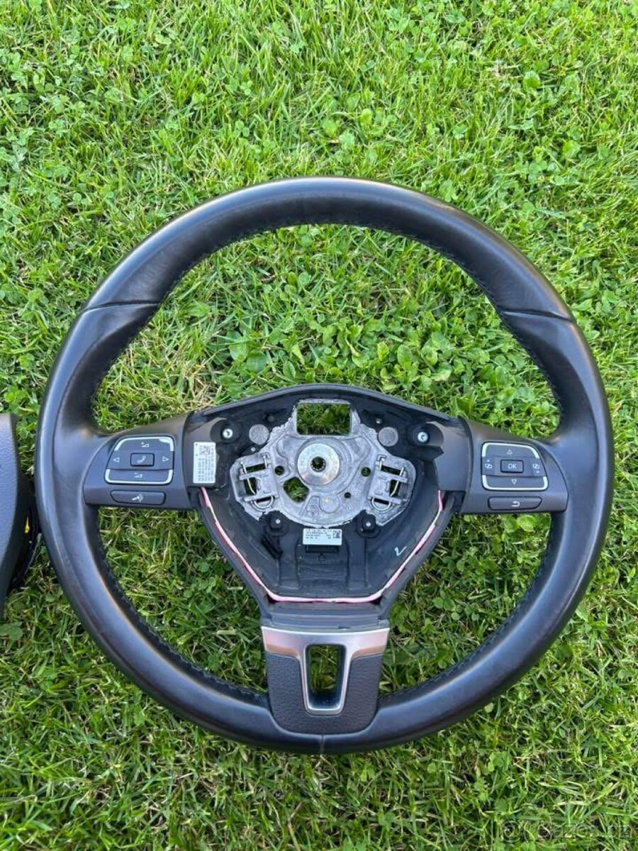 Multifunkční tříramenný volant VW - 3
