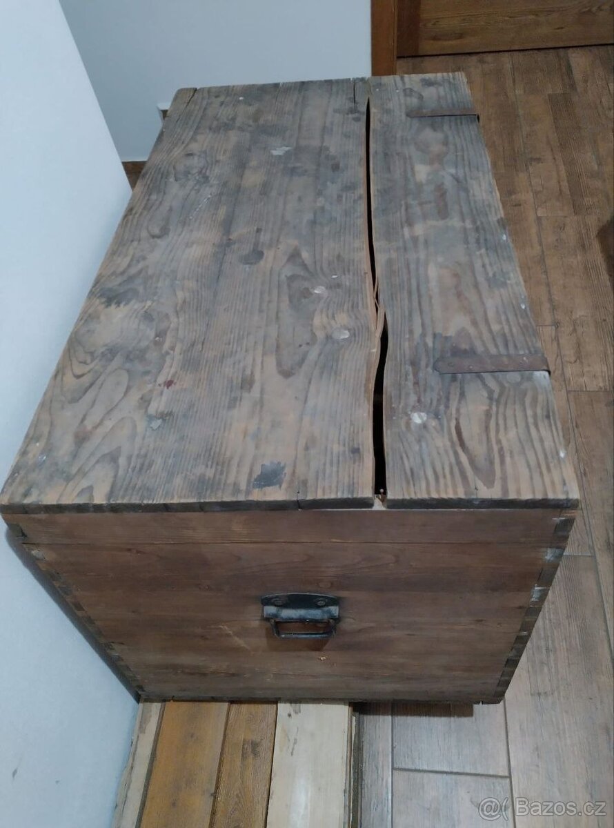 trampolína, dřevěné truhly - 3