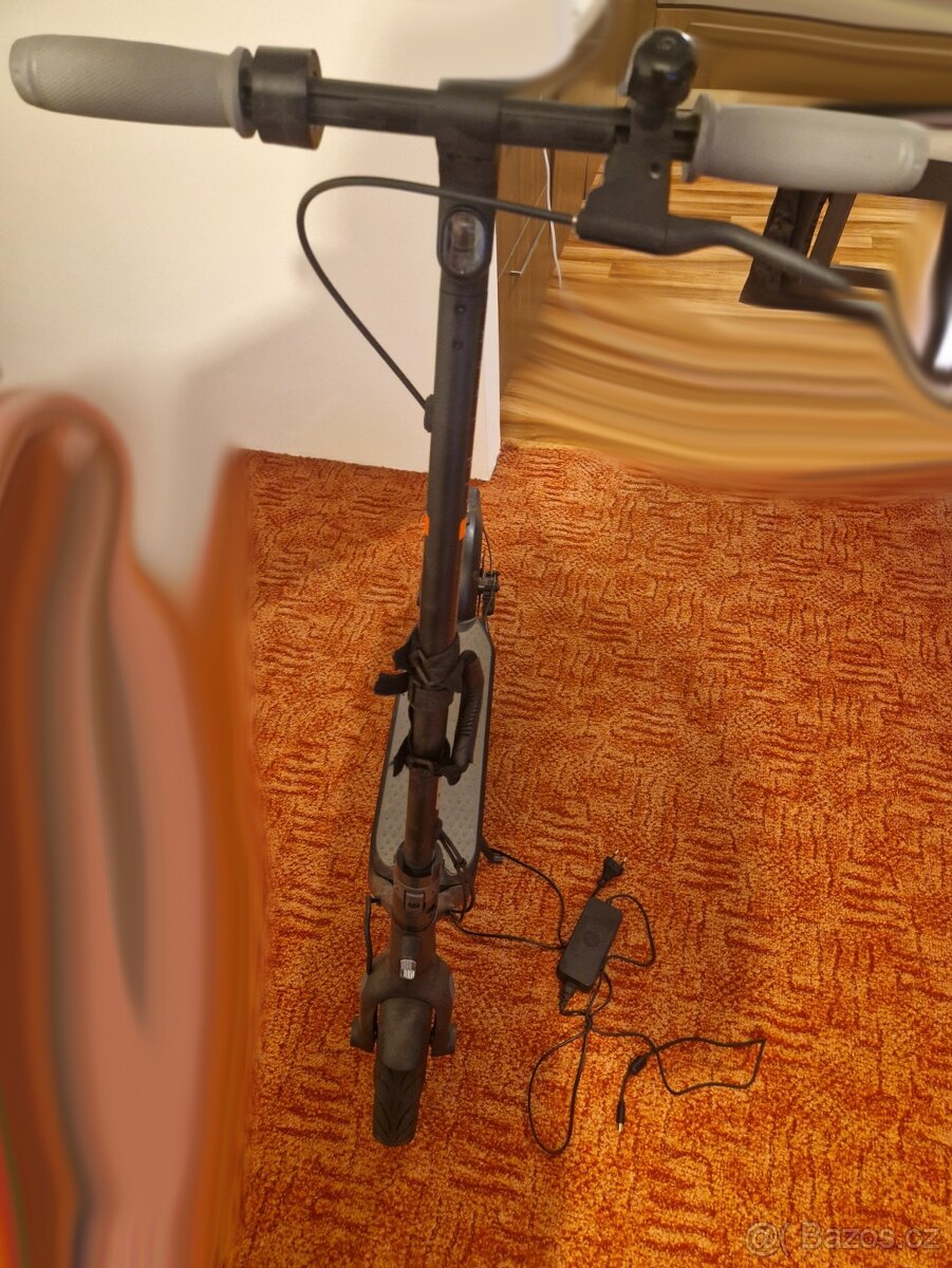 Ninebot Kickscooter F25E by Segway - 3