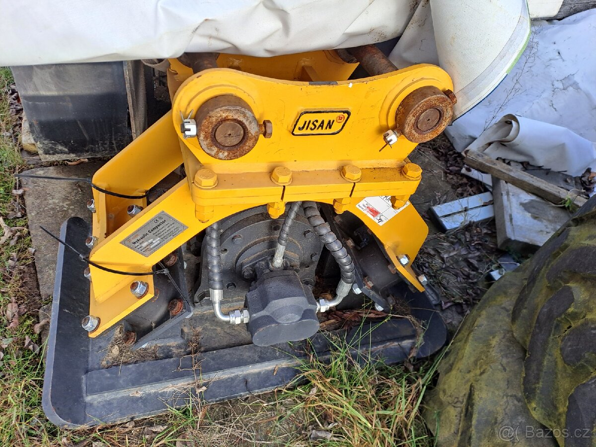 Vibrační deska na 4-9t bagr, jako nová - 3