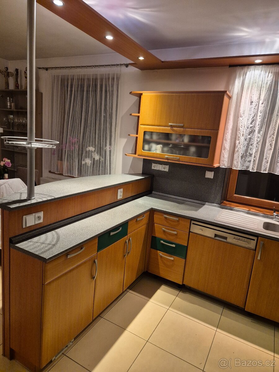 Kuchyňská linka v dekoru třešeň. - 3