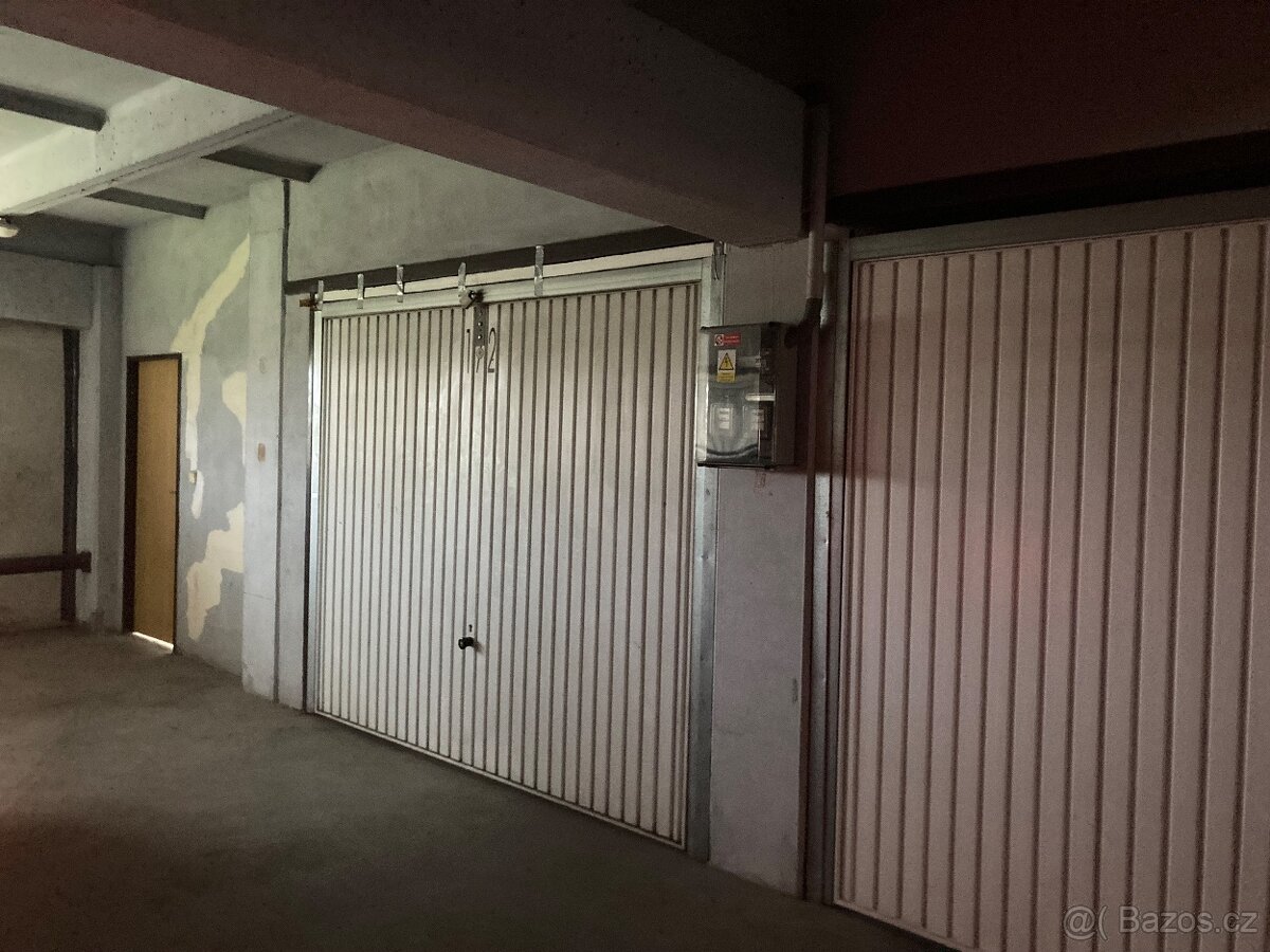 Garáž na sídlišti Vltava - 3